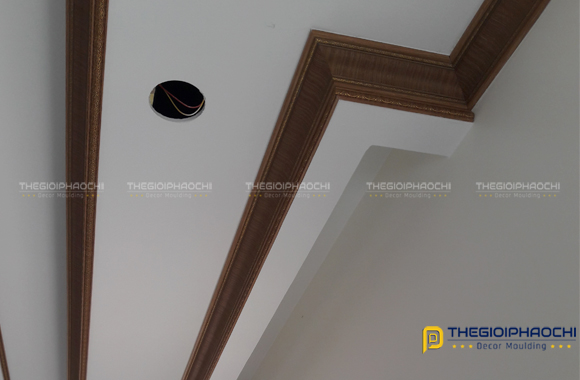 mẫu phào chỉ trần nhựa giả gỗ màu orange bản 11p